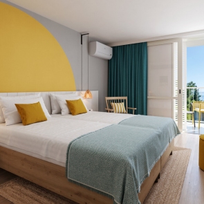1711528467_viz_makarska_sunny_resort_room_for_2_with_balcony_01_thumbnail_w1280.jpg
