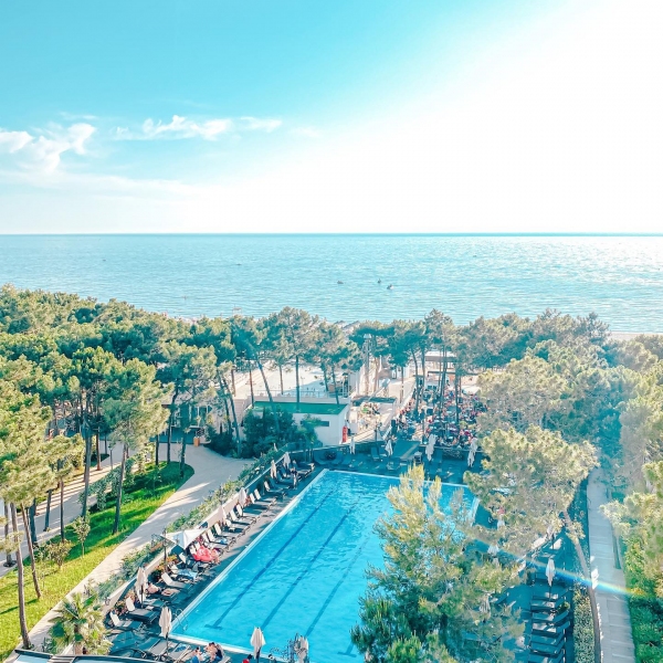 FESTO BAJRAMIN  NË DURRËS 