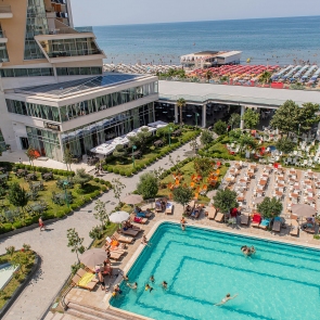 csm_AL_Lez_046_Executive_Pool_223a2e8143.jpg
